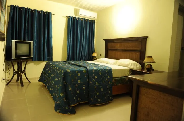 Hotel Taino Frontera Jimani habitacion cama king size